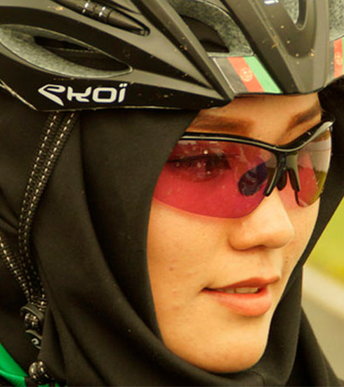 En Afghanistan, les petites reines de Kaboul luttent pour la liberté des femmes grâce au vélo