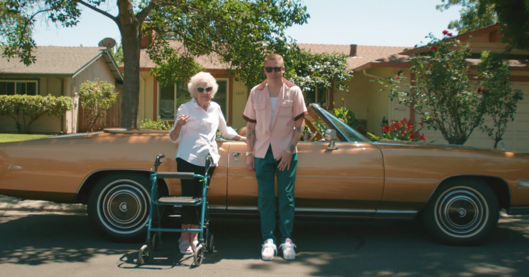 Macklemore fête le 100ème anniversaire de sa grand-mère dans le clip de « Glorious »