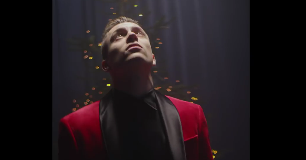 Go To Sleep: Loïc Nottet joue au Père Noël