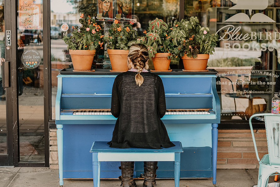 saint-valentin célibataire femme piano