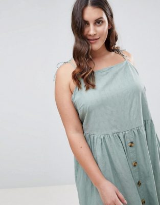 Robe longue à boutons décoratifs et fente devant.Dotée de bretelles réglables et d'un zip dans