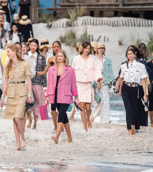 Paris Fashion Week : le défilé pieds nus de Chanel