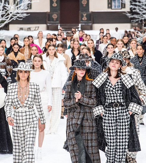 Chanel : le défilé posthume et inoubliable de Karl Lagerfeld en images