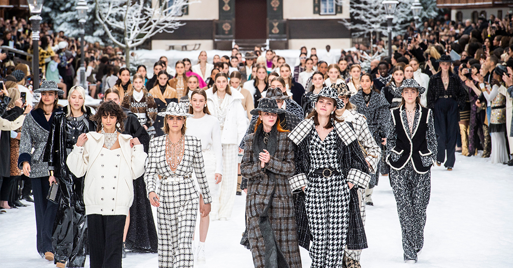 Chanel : le défilé posthume et inoubliable de Karl Lagerfeld en images