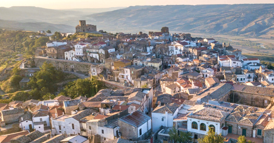 Expérience de rêve : 5 personnes vont vivre 3 mois dans un petit village italien pour Airbnb