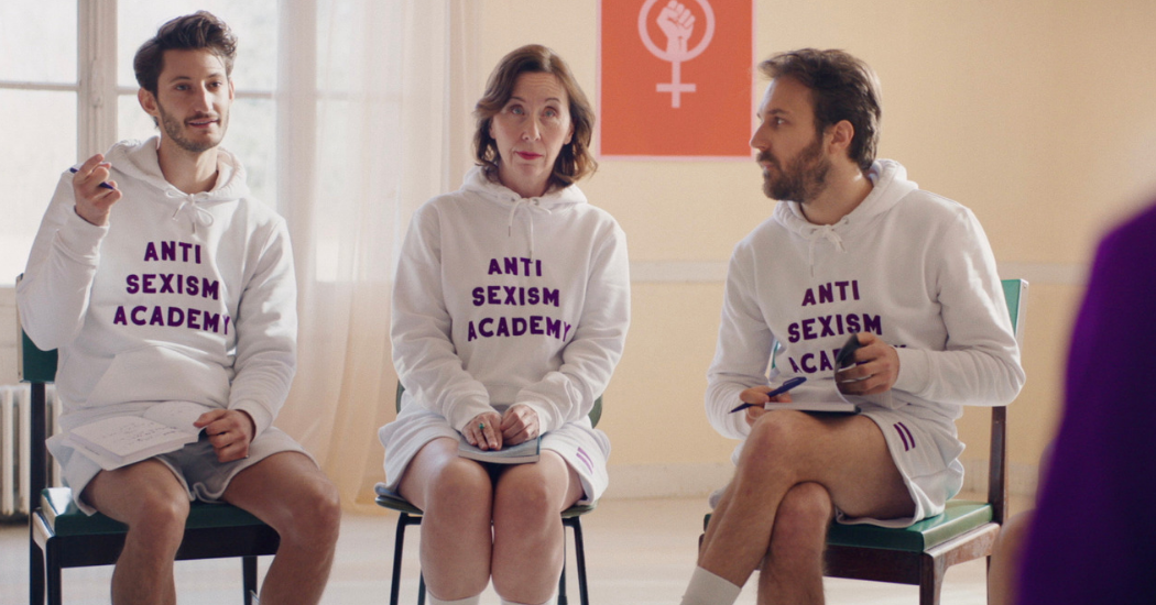 Meuf Paris : la marque des t-shirts du clip d’Angèle qui fait la peau au sexisme