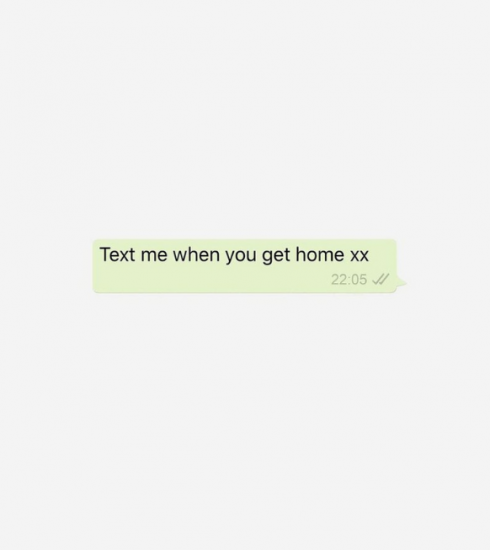 Affaire Sarah Everard : « text me when you get home », le message qui en dit long sur l’insécurité des femmes dans l’espace public