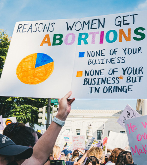 Révocation du droit à l’IVG aux USA : ce qui va changer pour les femmes