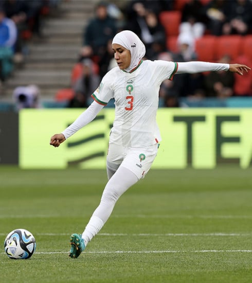 Nouhaila Benzina est la première joueuse voilée à participer à une Coupe du monde