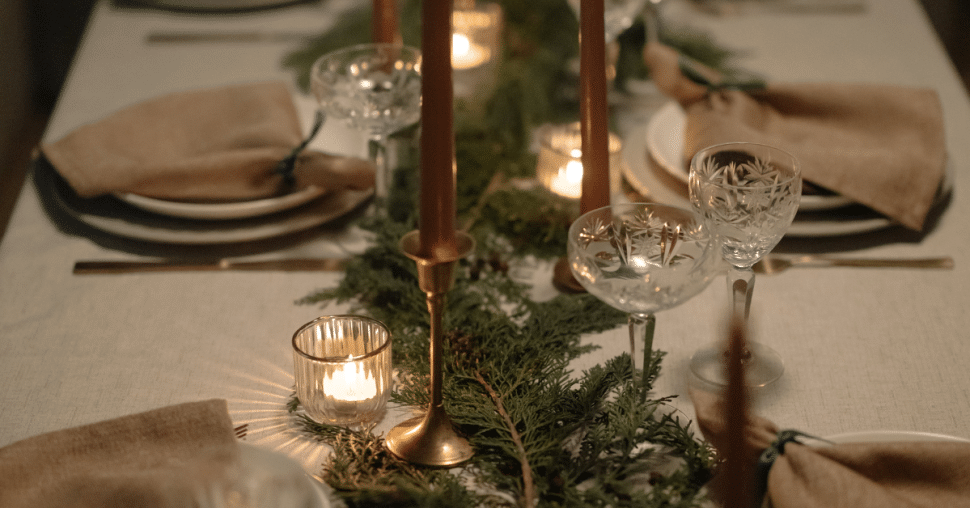 5 façons originales de plier vos serviettes pour une table de noël élégante