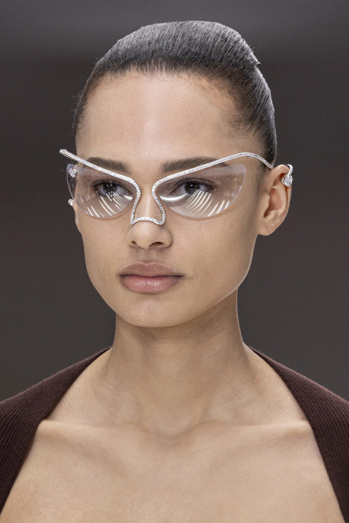 lunettes de soleil futuristes