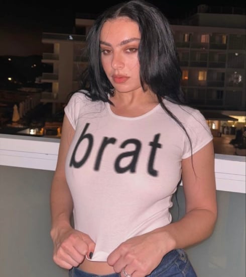 Comment l’esthétique « Brat girl » est devenue le nouveau symbole du cool ?