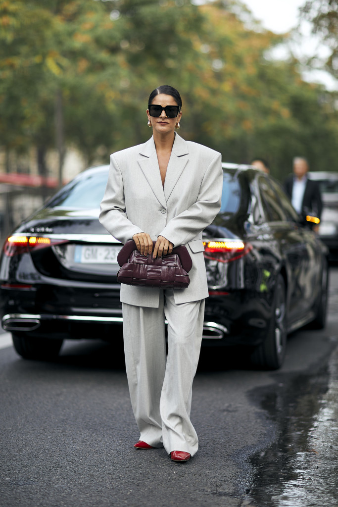 tailleur pantalon à épaulettes