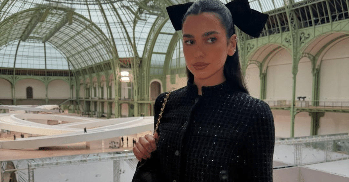 Chanel dévoile un nouveau sac déjà adopté par Dua Lipa