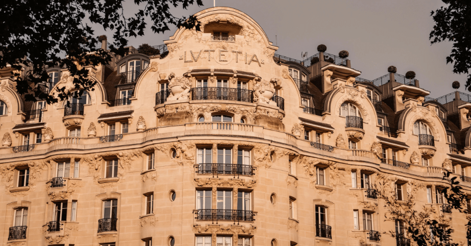 Ce mythique palace parisien accueillera la saison 4 de The White Lotus