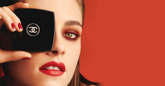How to: rode smokey eyes met Chanel en Kristen Stewart