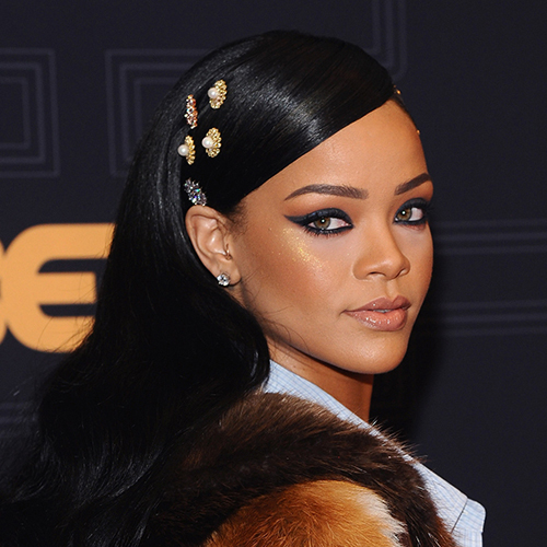 Kapselinspiratie: Medaillons in het haar zoals Rihanna