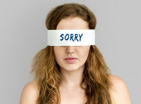 LONGREAD: Waarom zeggen vrouwen zo vaak sorry?