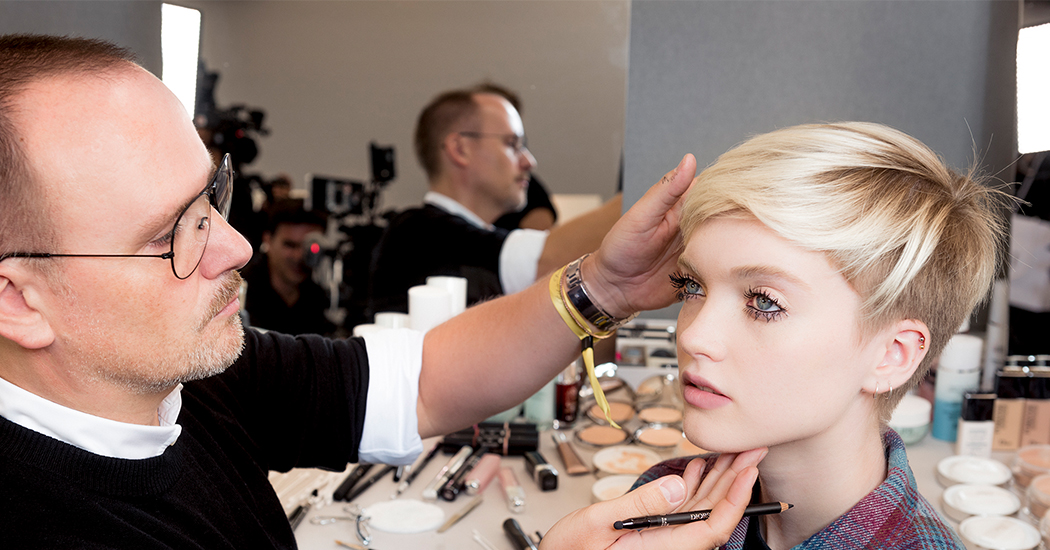 Tutorial: recreëer de Dior make-uplook van de Paris Fashion Week gewoon thuis