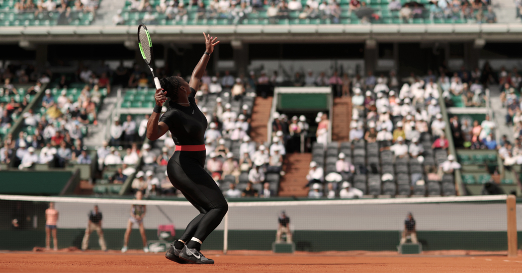Serena Williams wint French Open match in catsuit: “Voor alle moeders daarbuiten”