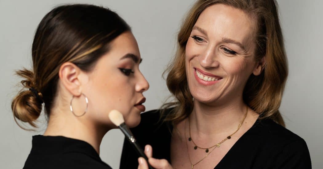 3 inspirerende beauty podcasts volgens senior makeup artist Ines Borgonjon