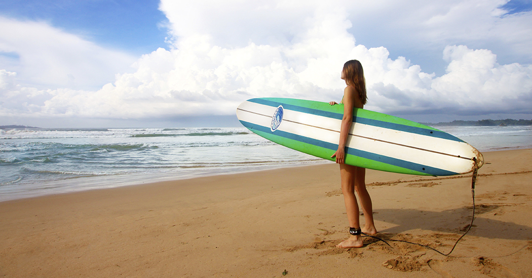 Op surfen staat geen leeftijd: 5 redenen waarom deze watersport goed voor je is