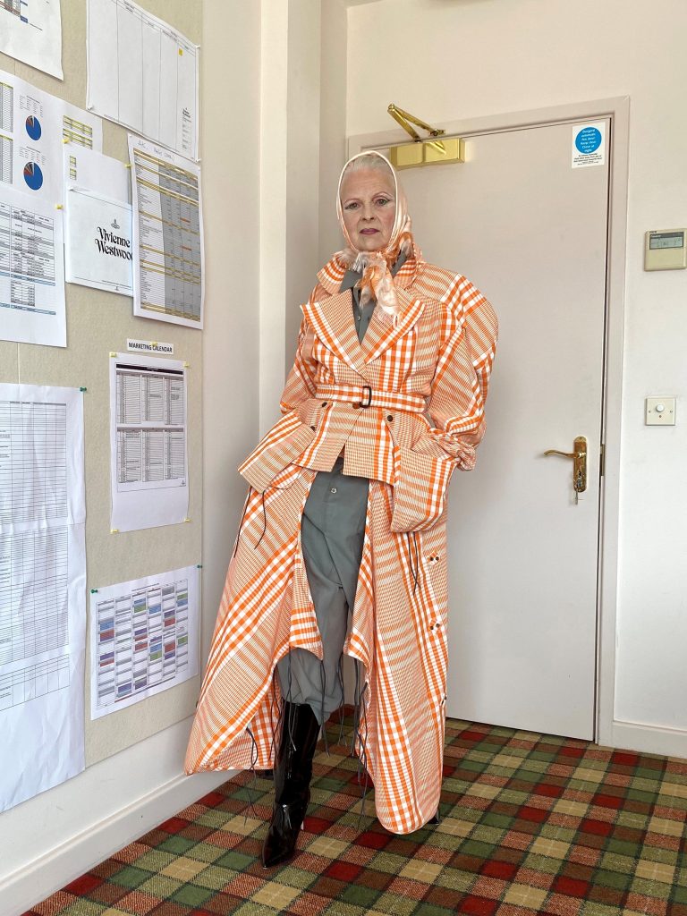 Vivienne Westwood zelf te zien in een campagne voor haar modemerk - 4