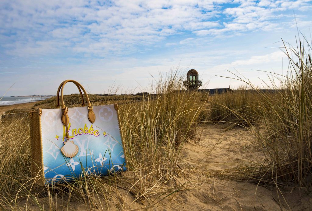 Louis Vuitton brengt ook in 2022 een ode aan Knokke met eigen handtas