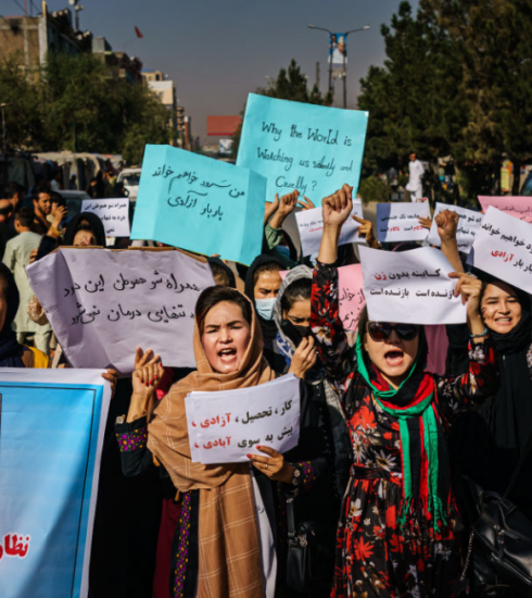 #DoNotTouchMyClothes: Afghaanse vrouwen protesteren op sociale media tegen de taliban