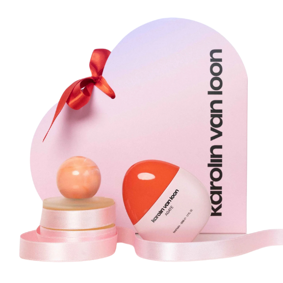 Karolin Van Loon, €175 Blushing Heart geschenkset met parfum en handcrème
