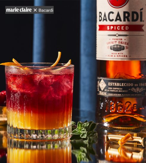 Hef het glas met 4 feestelijke BACARDÍ Spiced cocktails