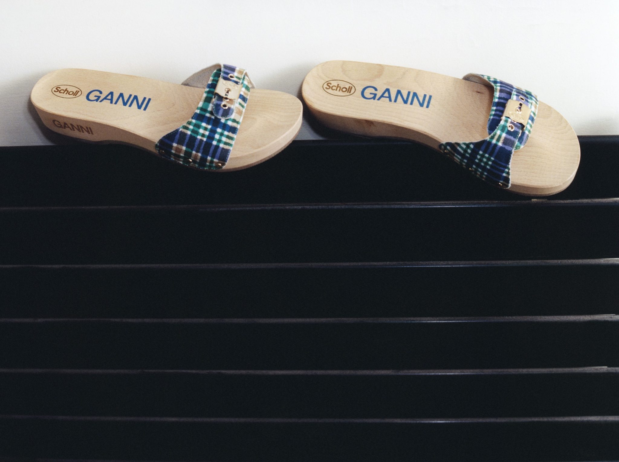 Ganni x Scholl, de duurzame sandaal voor een stijlvolle en comfortabele zomer - 1