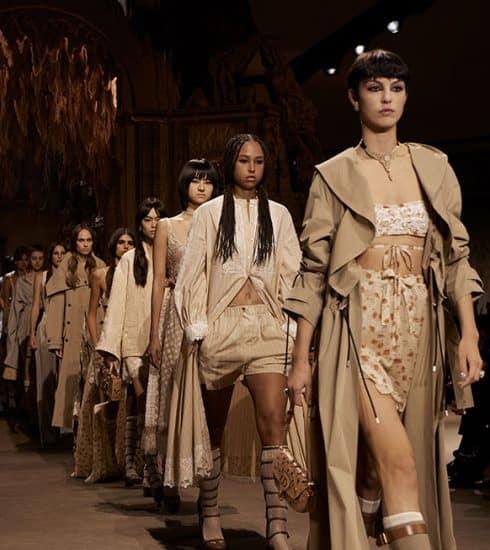 Lente/zomer 2023 shows: Dior knipoogt naar de renaissance