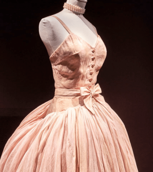 MoMu herontdekt vroege Christian Dior in archieven