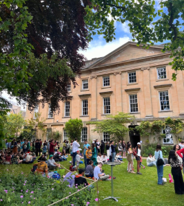 Oxford-University-Alumni-Tours-outside