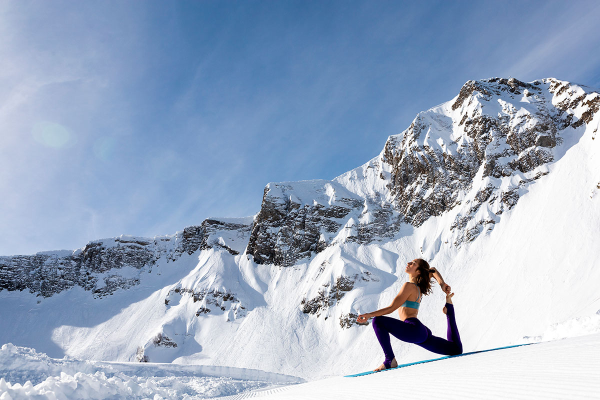 Wij probeerden ‘cold yoga’: de laatste winterse sporttrend