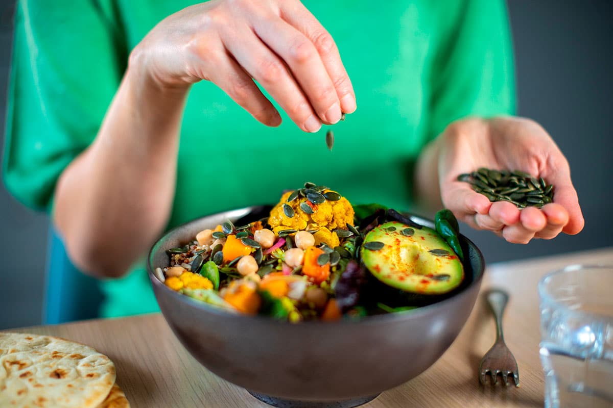 Waarom pompoenzaden aan uw dieet toevoegen? Een gastro-enteroloog geeft 3 uitstekende redenen