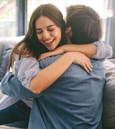 Onderzoekers beweren dat een jongere partner hebben de relatie bevredigender kan maken