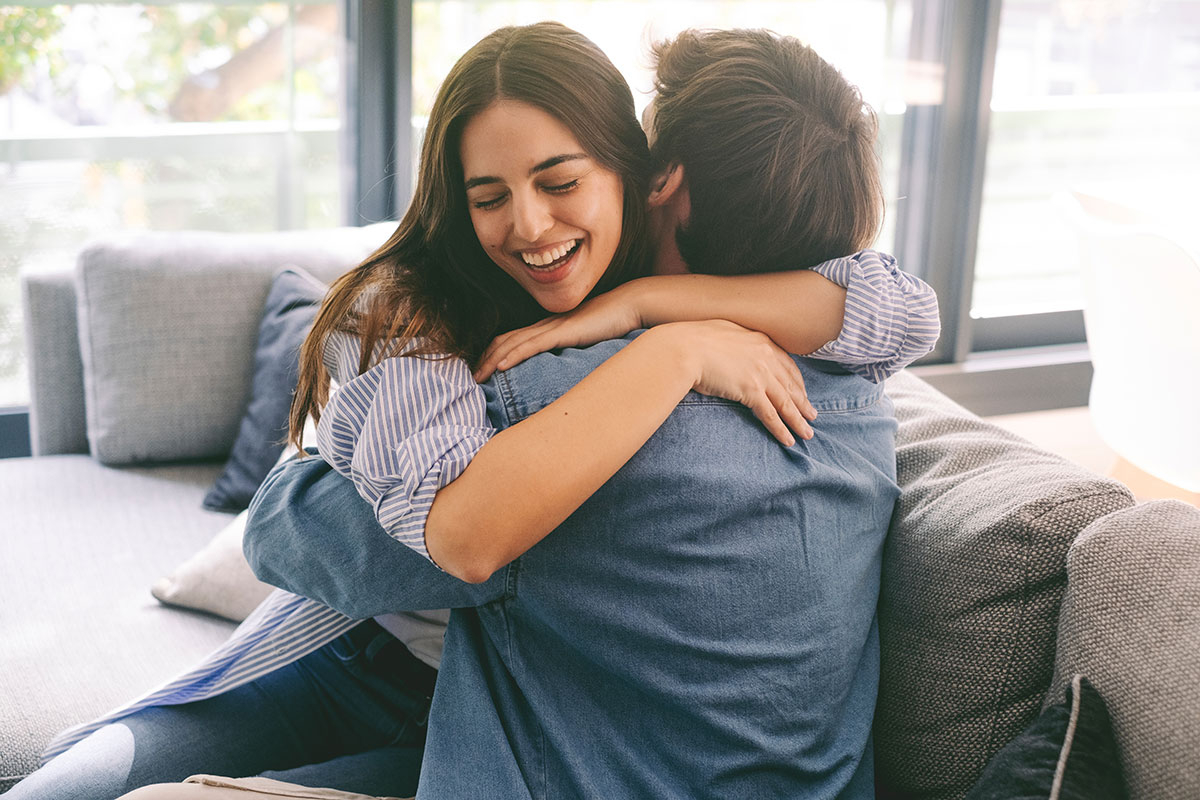 Onderzoekers beweren dat een jongere partner hebben de relatie bevredigender kan maken