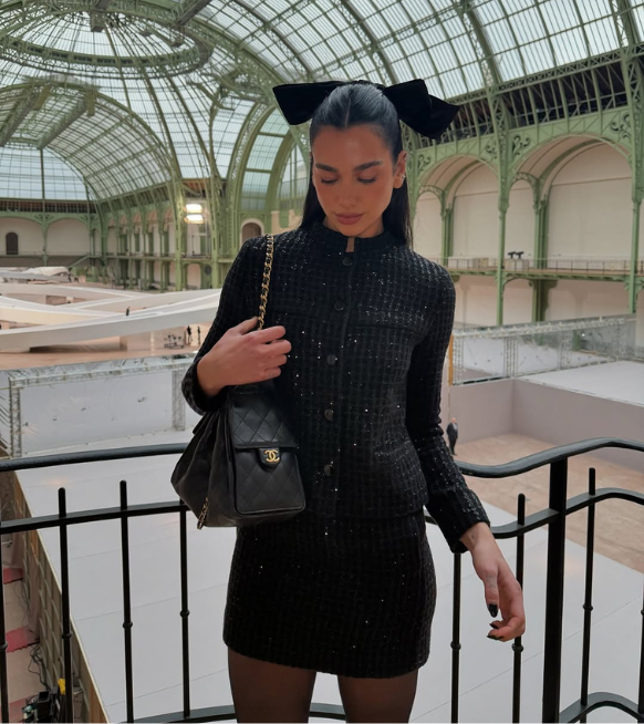 Chanel lanceert een nieuwe handtas en Dua Lipa is alvast fan