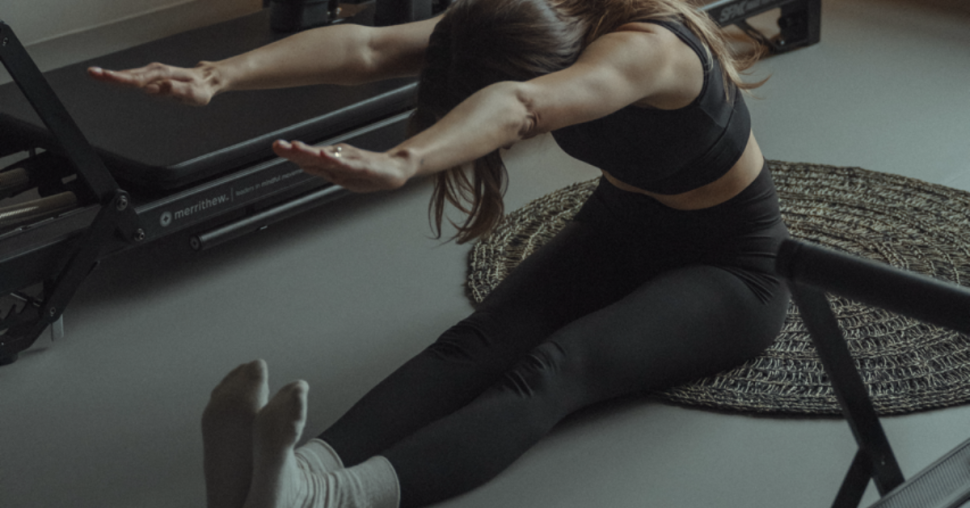 3 gemakkelijke pilates oefeningen om thuis je hele lichaam te trainen