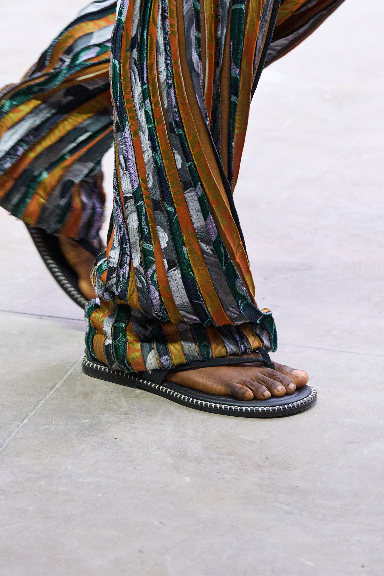Dries-Van-Noten-flipflops-runway-s26