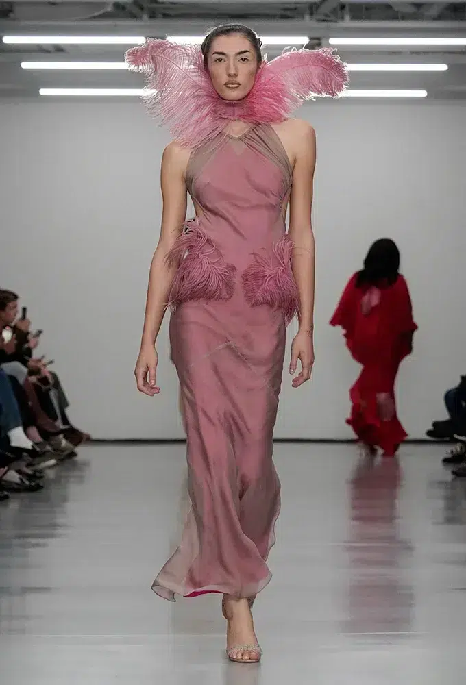 conner-ives-le-truc-en-plume-s26-026