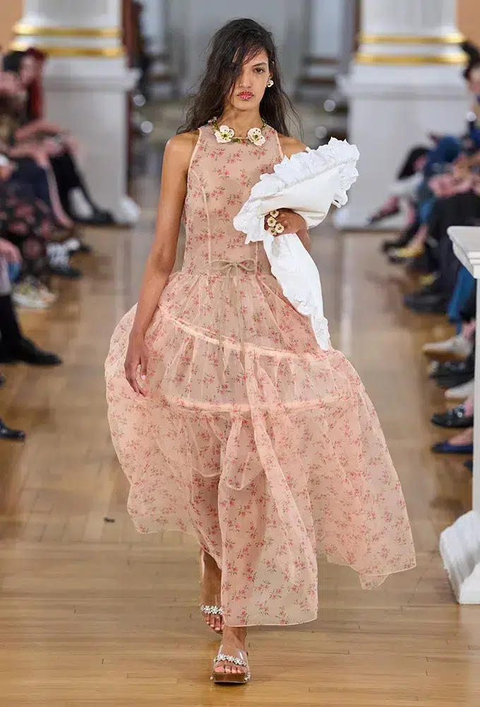 simone-rocha-robe-crinolines26-054