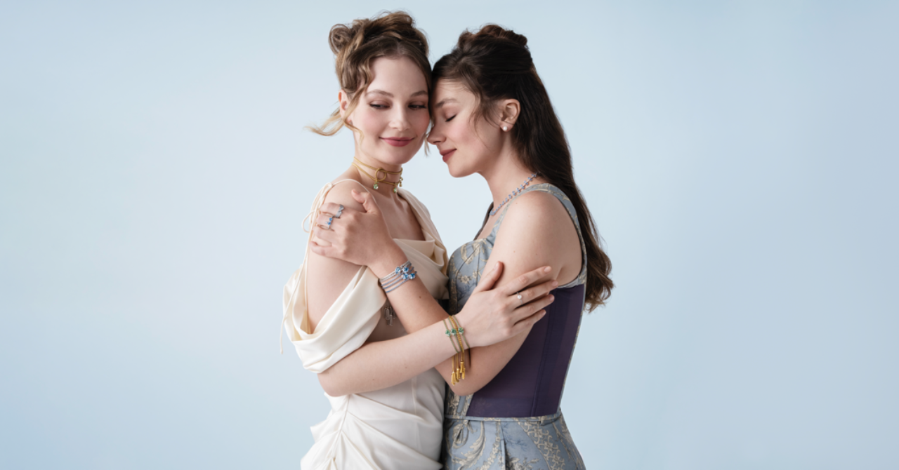 Hebben: Pandora en Bridgerton brengen een Regency-geïnspireerde juwelencollectie uit