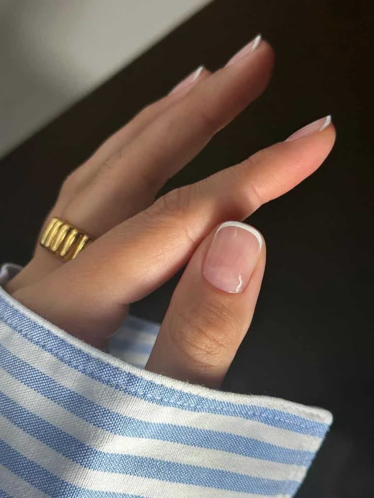 Klassieke baby French manicure