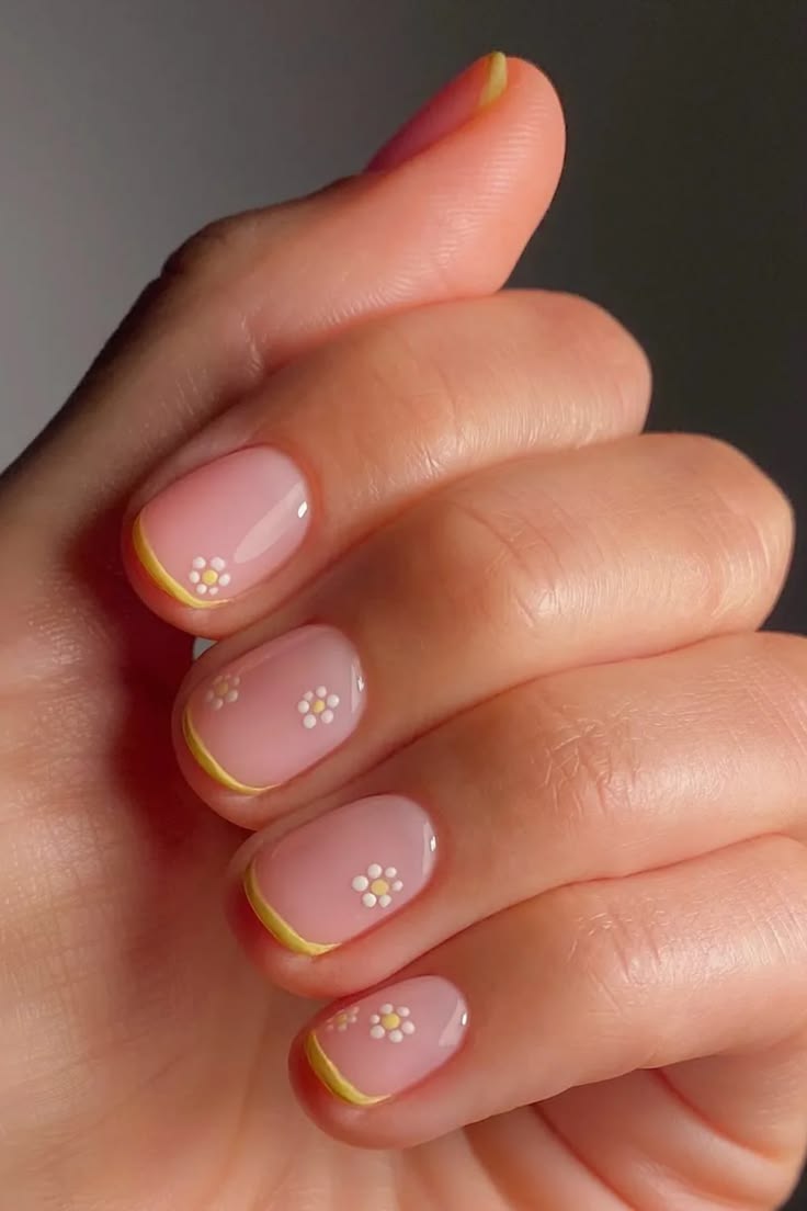 Baby French manicure geel