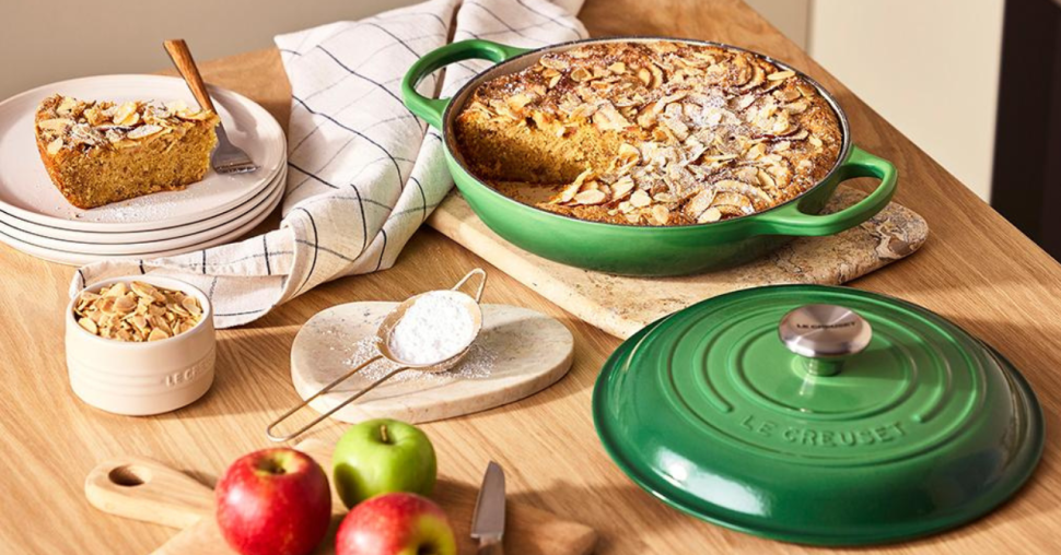 Recept: rustieke appel-amandeltaart met beurre noisette en gekarameliseerde amandelschilfers