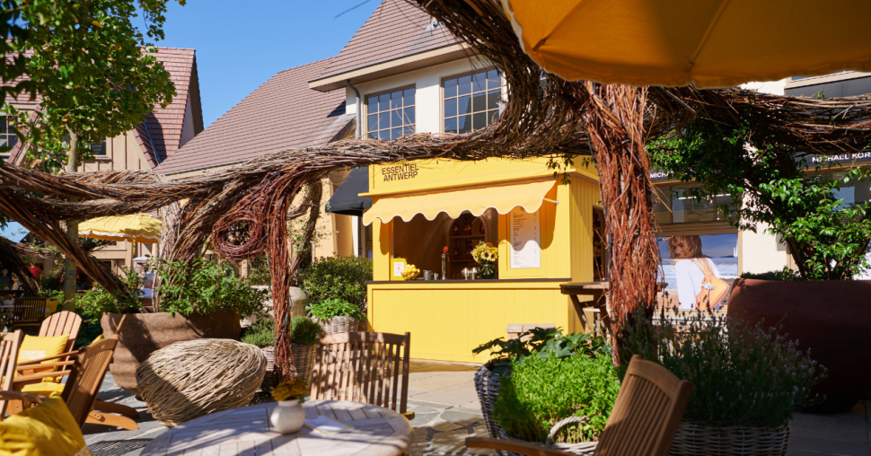 Weekendtip: het Essentiel Antwerp Summer Cafe strijkt neer in Maasmechelen Village